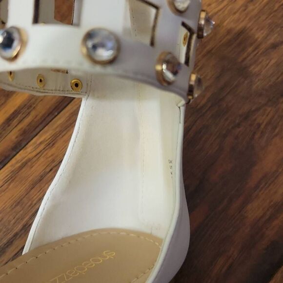 Shoe Dazzle Dackota Flat Sandals - Picture 12 of 13